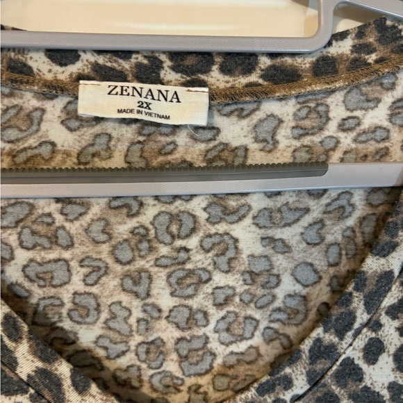 Leopard print Plus size pajama shorts set, 2X - Picture 2 of 3